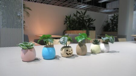 azbil社内食堂の卵殻をアップサイクルした卵型ミニプランター