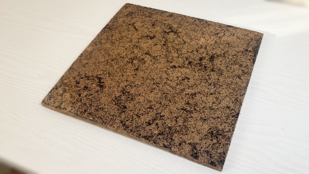 麻袋とコーヒーかすから生まれた新素材ボード（プロトタイプ）